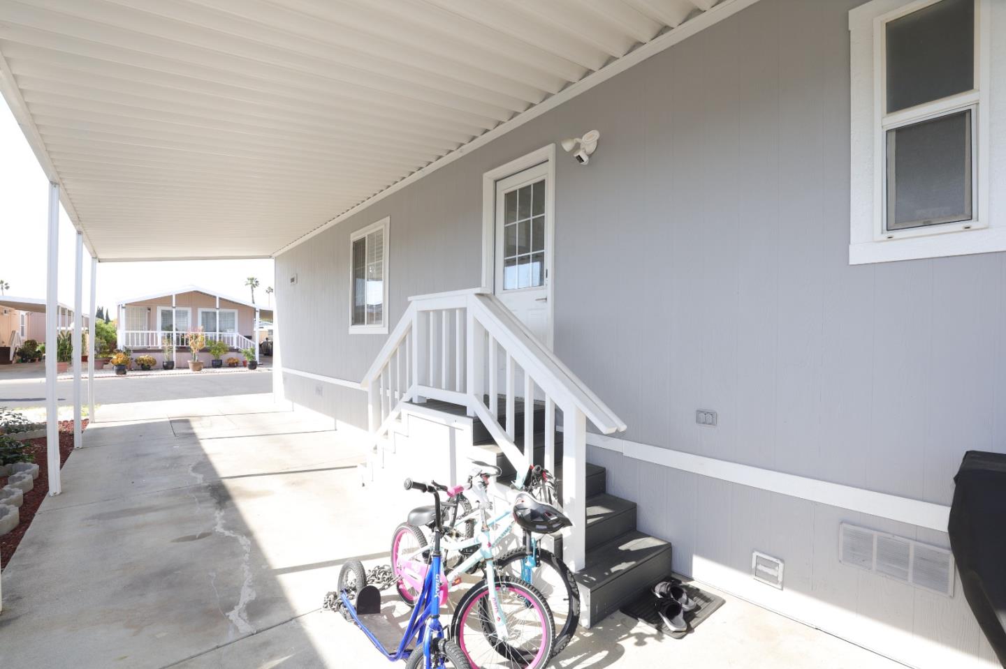 Detail Gallery Image 3 of 27 For 2600 Senter Rd #109,  San Jose,  CA 95111 - 3 Beds | 2 Baths