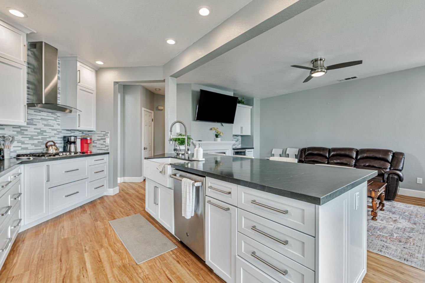 Detail Gallery Image 14 of 46 For 2072 Windward Pt, Discovery Bay,  CA 94505 - 4 Beds | 3 Baths