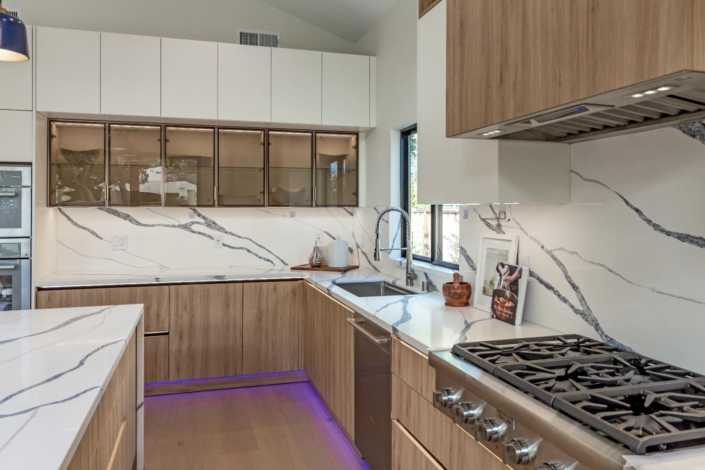 Detail Gallery Image 15 of 47 For 12766 Saratoga Creek Dr, Saratoga,  CA 95070 - 5 Beds | 4/1 Baths