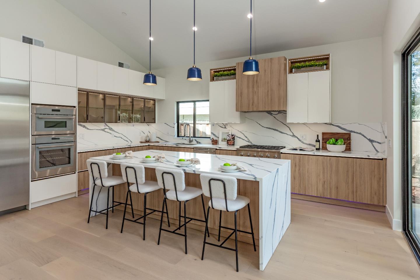 Detail Gallery Image 17 of 47 For 12766 Saratoga Creek Dr, Saratoga,  CA 95070 - 5 Beds | 4/1 Baths