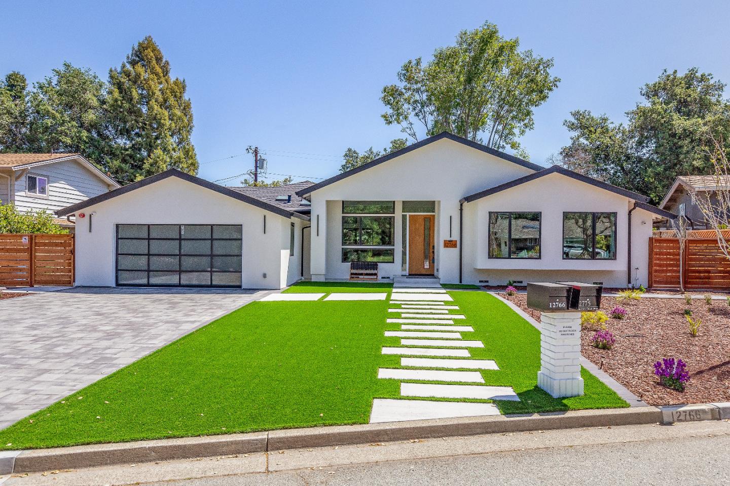 Detail Gallery Image 5 of 47 For 12766 Saratoga Creek Dr, Saratoga,  CA 95070 - 5 Beds | 4/1 Baths