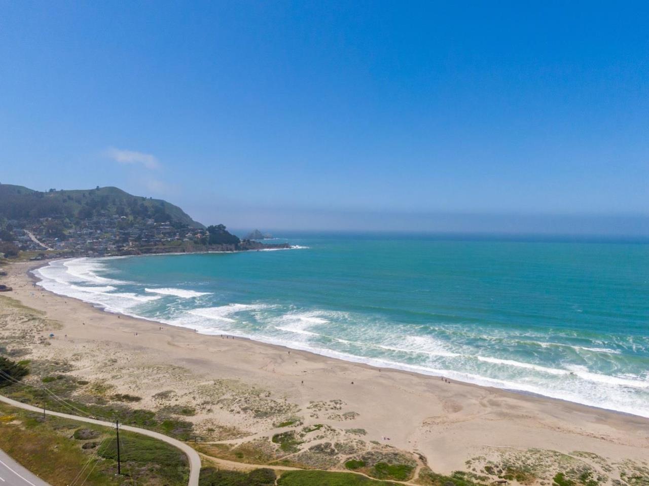 Detail Gallery Image 12 of 68 For 415 Roberts Rd, Pacifica,  CA 94044 - 2 Beds | 2/1 Baths