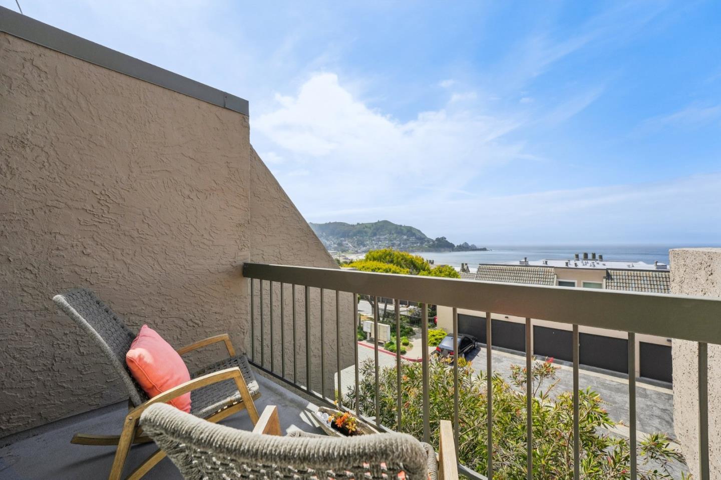 Detail Gallery Image 20 of 68 For 415 Roberts Rd, Pacifica,  CA 94044 - 2 Beds | 2/1 Baths