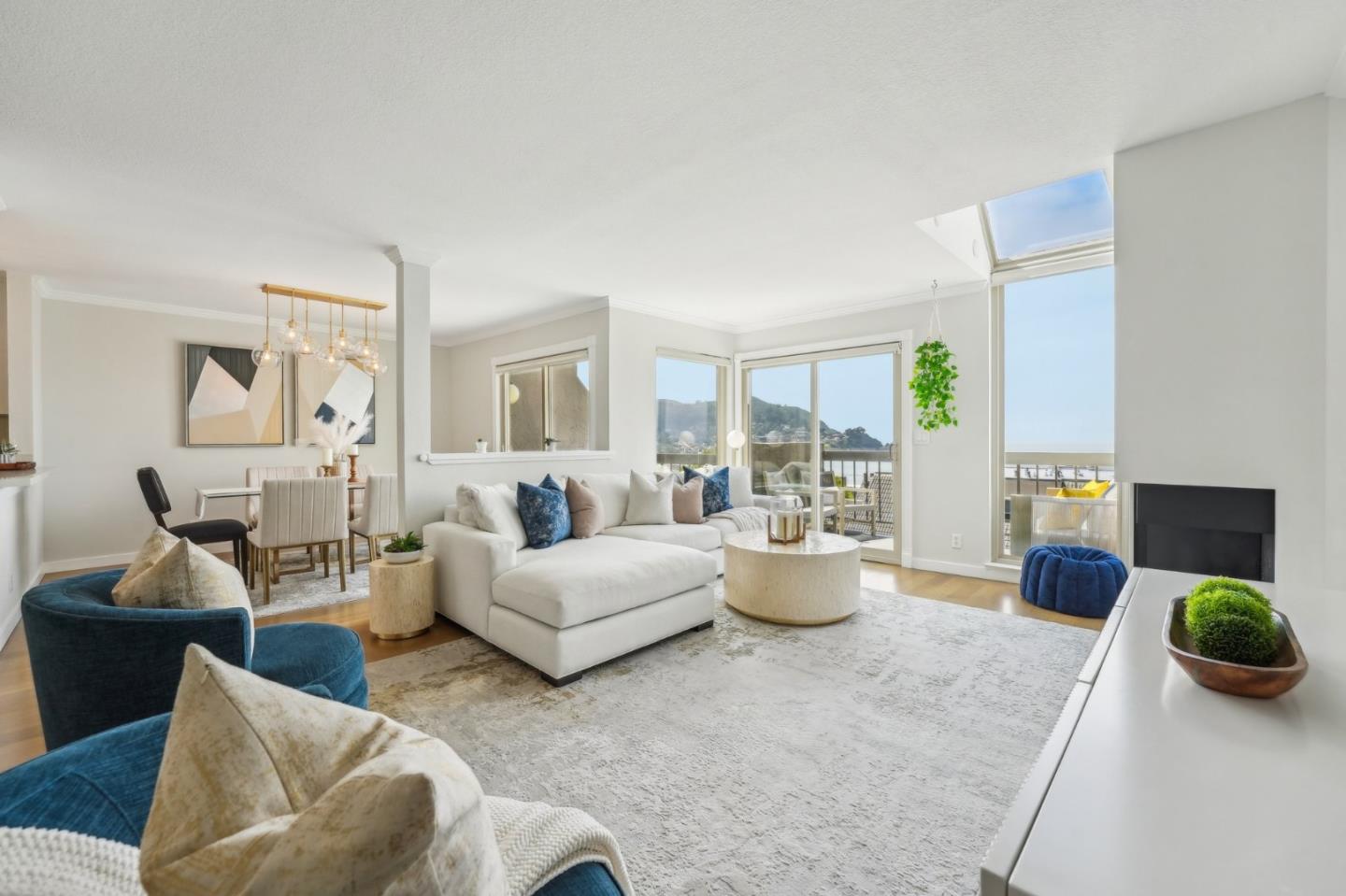 Detail Gallery Image 3 of 68 For 415 Roberts Rd, Pacifica,  CA 94044 - 2 Beds | 2/1 Baths