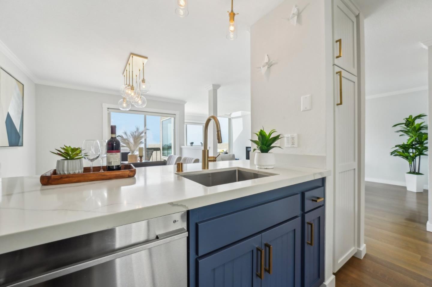 Detail Gallery Image 30 of 68 For 415 Roberts Rd, Pacifica,  CA 94044 - 2 Beds | 2/1 Baths
