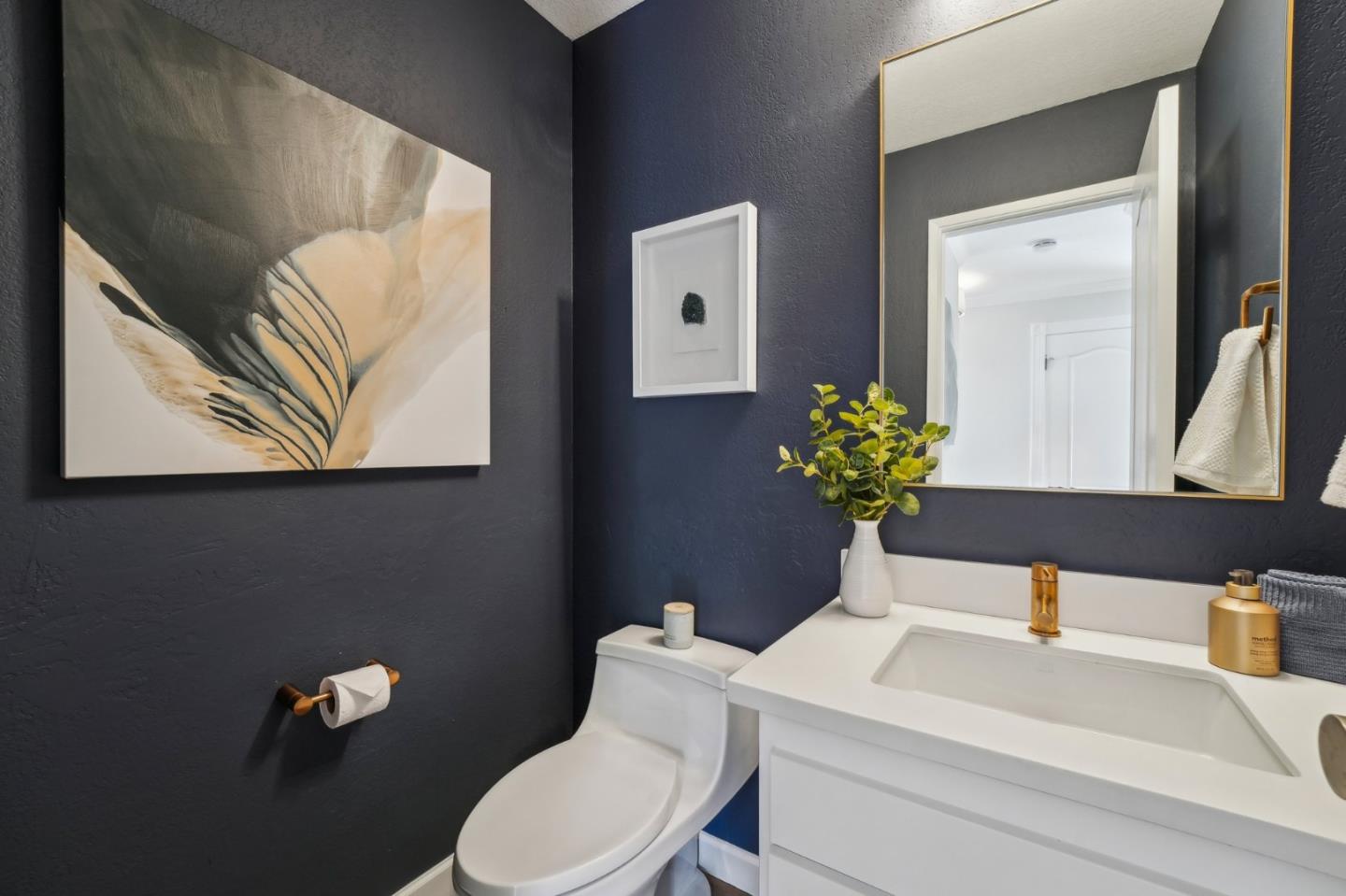Detail Gallery Image 35 of 68 For 415 Roberts Rd, Pacifica,  CA 94044 - 2 Beds | 2/1 Baths