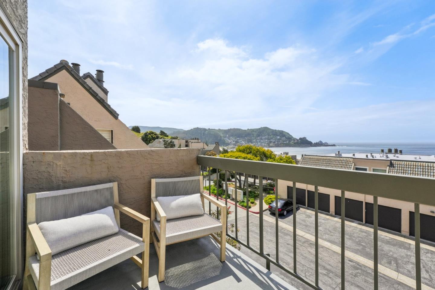Detail Gallery Image 8 of 68 For 415 Roberts Rd, Pacifica,  CA 94044 - 2 Beds | 2/1 Baths