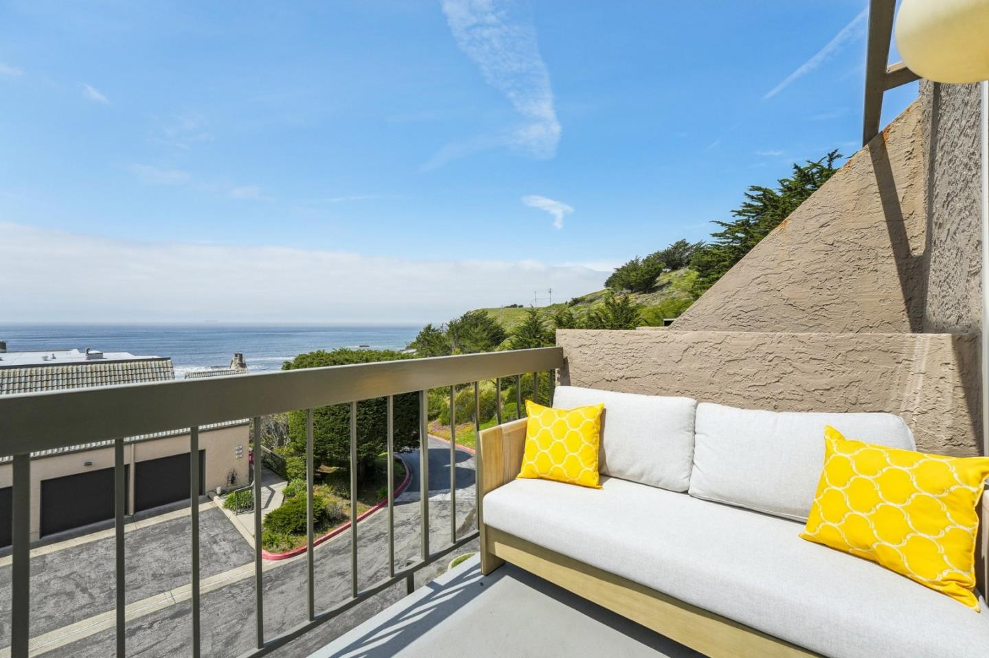 Detail Gallery Image 9 of 68 For 415 Roberts Rd, Pacifica,  CA 94044 - 2 Beds | 2/1 Baths