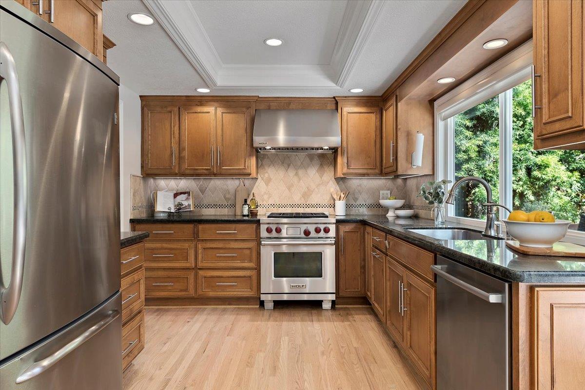 Detail Gallery Image 10 of 36 For 441 Apricot Ln, Mountain View,  CA 94040 - 4 Beds | 2/1 Baths