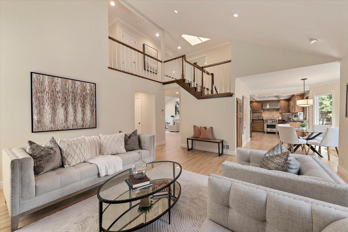 Detail Gallery Image 11 of 36 For 441 Apricot Ln, Mountain View,  CA 94040 - 4 Beds | 2/1 Baths
