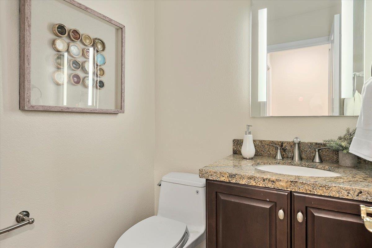 Detail Gallery Image 15 of 36 For 441 Apricot Ln, Mountain View,  CA 94040 - 4 Beds | 2/1 Baths