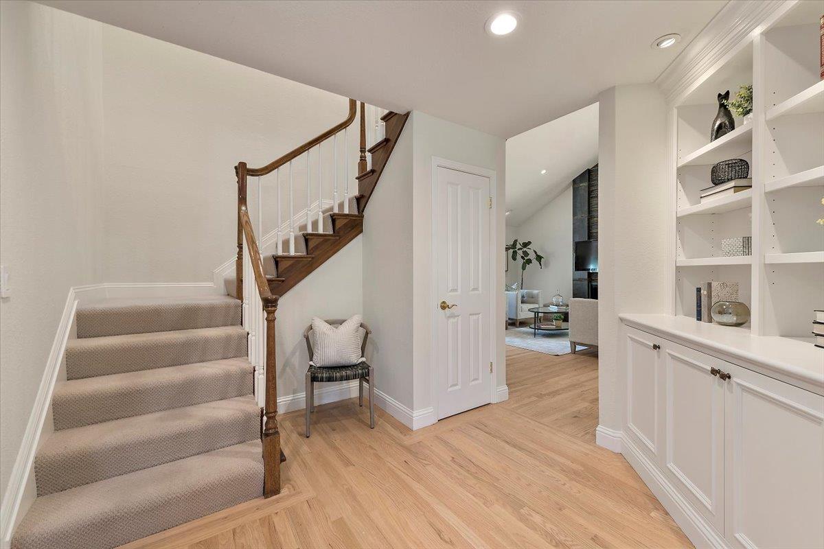 Detail Gallery Image 17 of 36 For 441 Apricot Ln, Mountain View,  CA 94040 - 4 Beds | 2/1 Baths