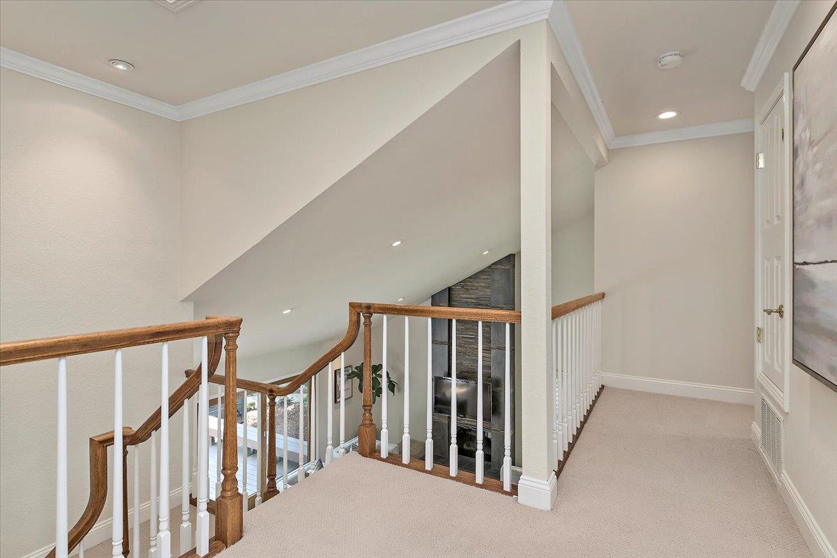 Detail Gallery Image 18 of 36 For 441 Apricot Ln, Mountain View,  CA 94040 - 4 Beds | 2/1 Baths