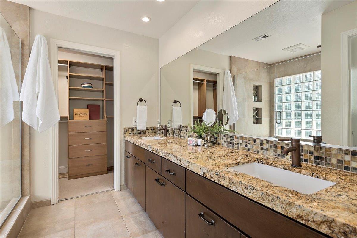 Detail Gallery Image 23 of 36 For 441 Apricot Ln, Mountain View,  CA 94040 - 4 Beds | 2/1 Baths