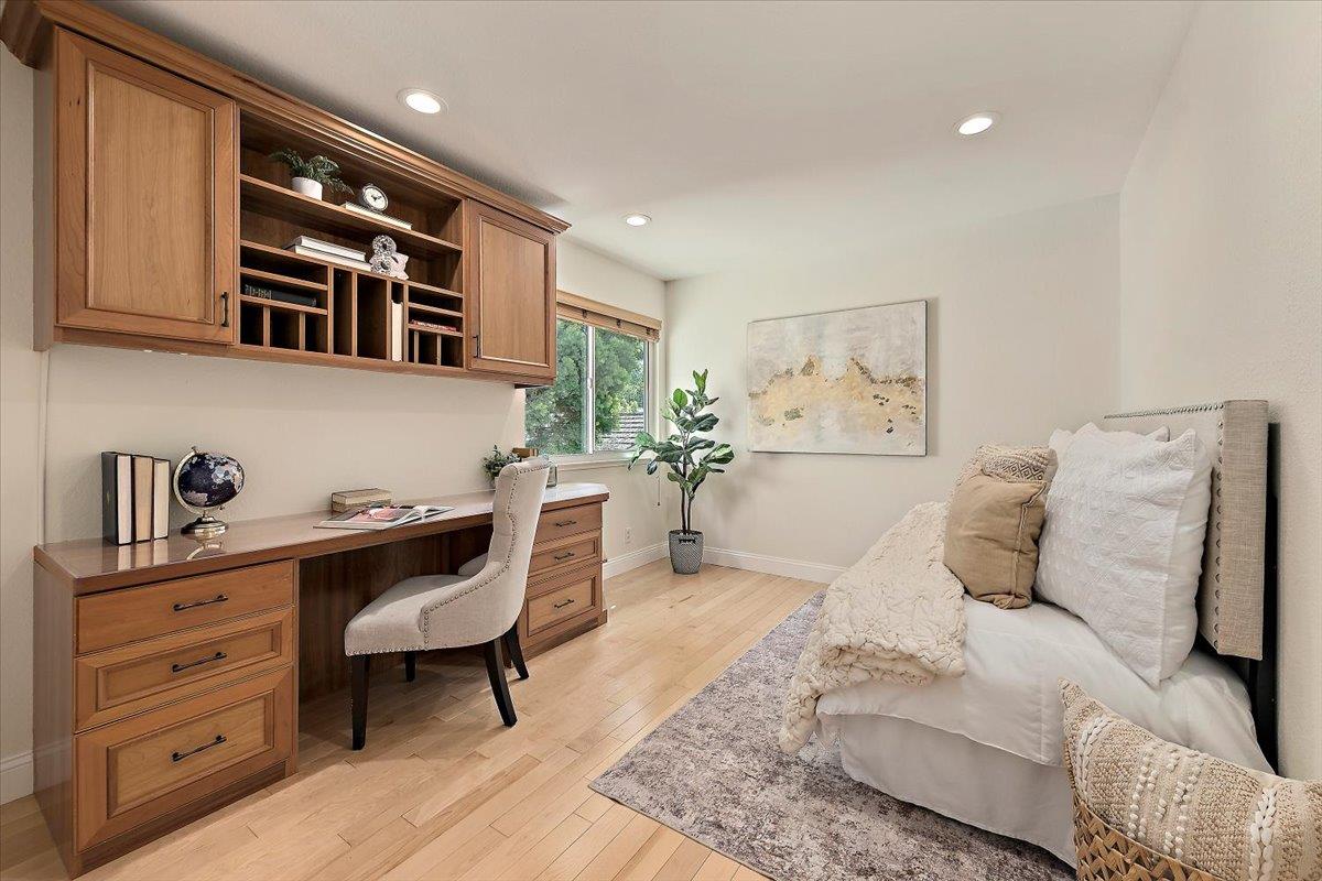 Detail Gallery Image 29 of 36 For 441 Apricot Ln, Mountain View,  CA 94040 - 4 Beds | 2/1 Baths