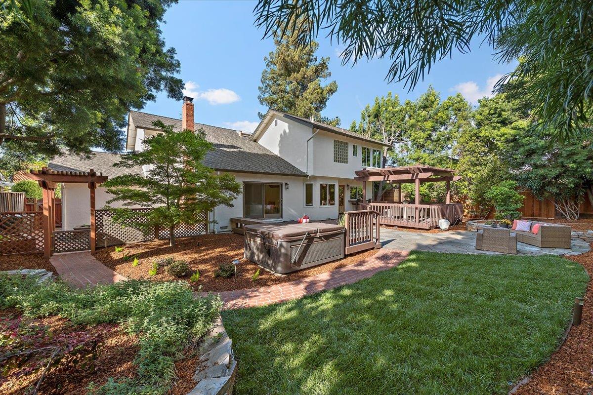 Detail Gallery Image 30 of 36 For 441 Apricot Ln, Mountain View,  CA 94040 - 4 Beds | 2/1 Baths