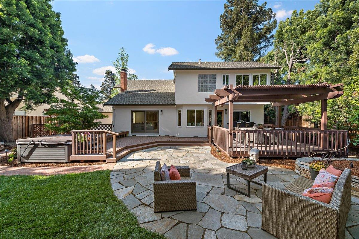 Detail Gallery Image 31 of 36 For 441 Apricot Ln, Mountain View,  CA 94040 - 4 Beds | 2/1 Baths