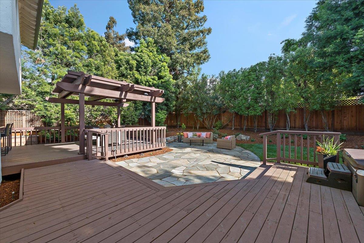 Detail Gallery Image 33 of 36 For 441 Apricot Ln, Mountain View,  CA 94040 - 4 Beds | 2/1 Baths