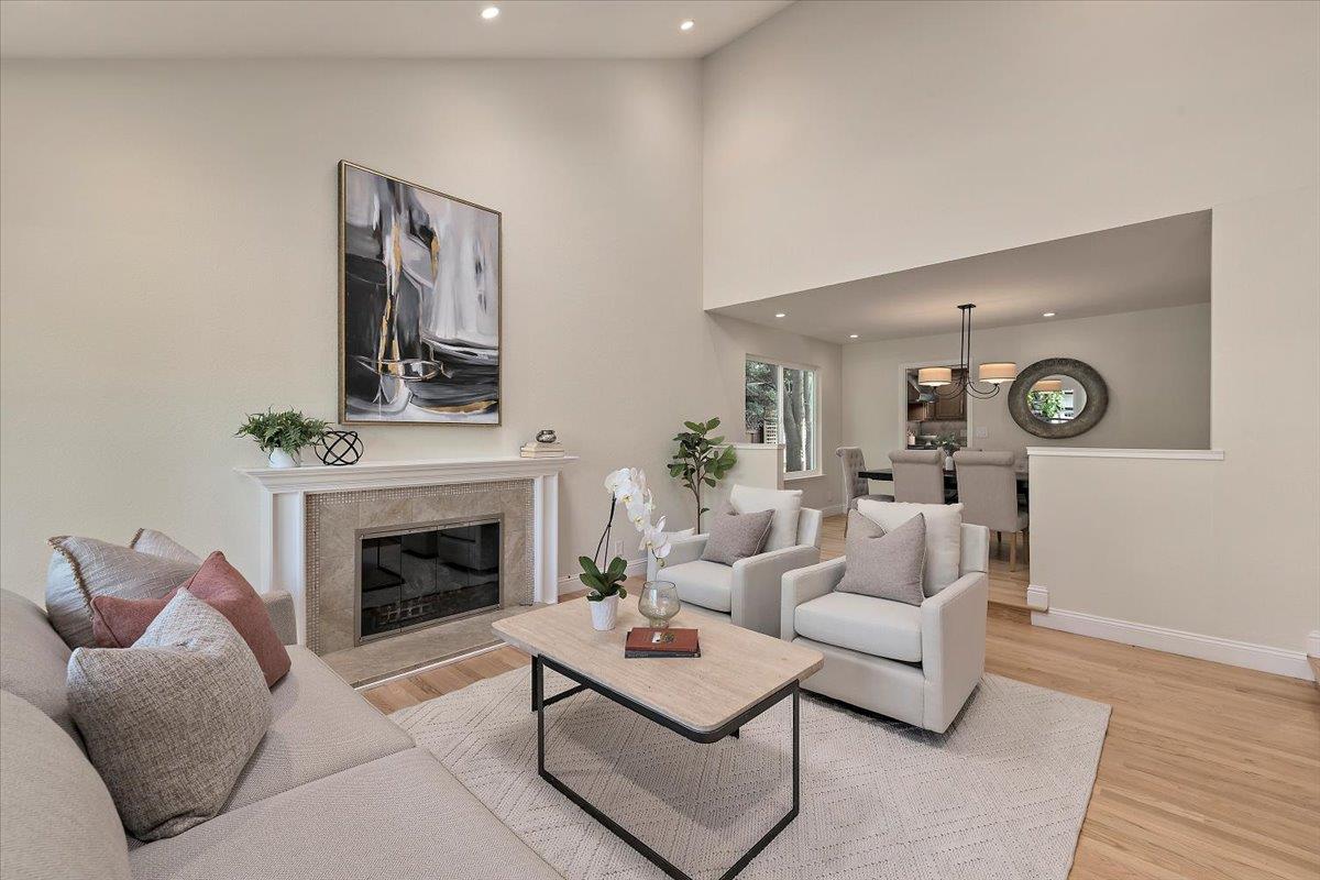 Detail Gallery Image 5 of 36 For 441 Apricot Ln, Mountain View,  CA 94040 - 4 Beds | 2/1 Baths