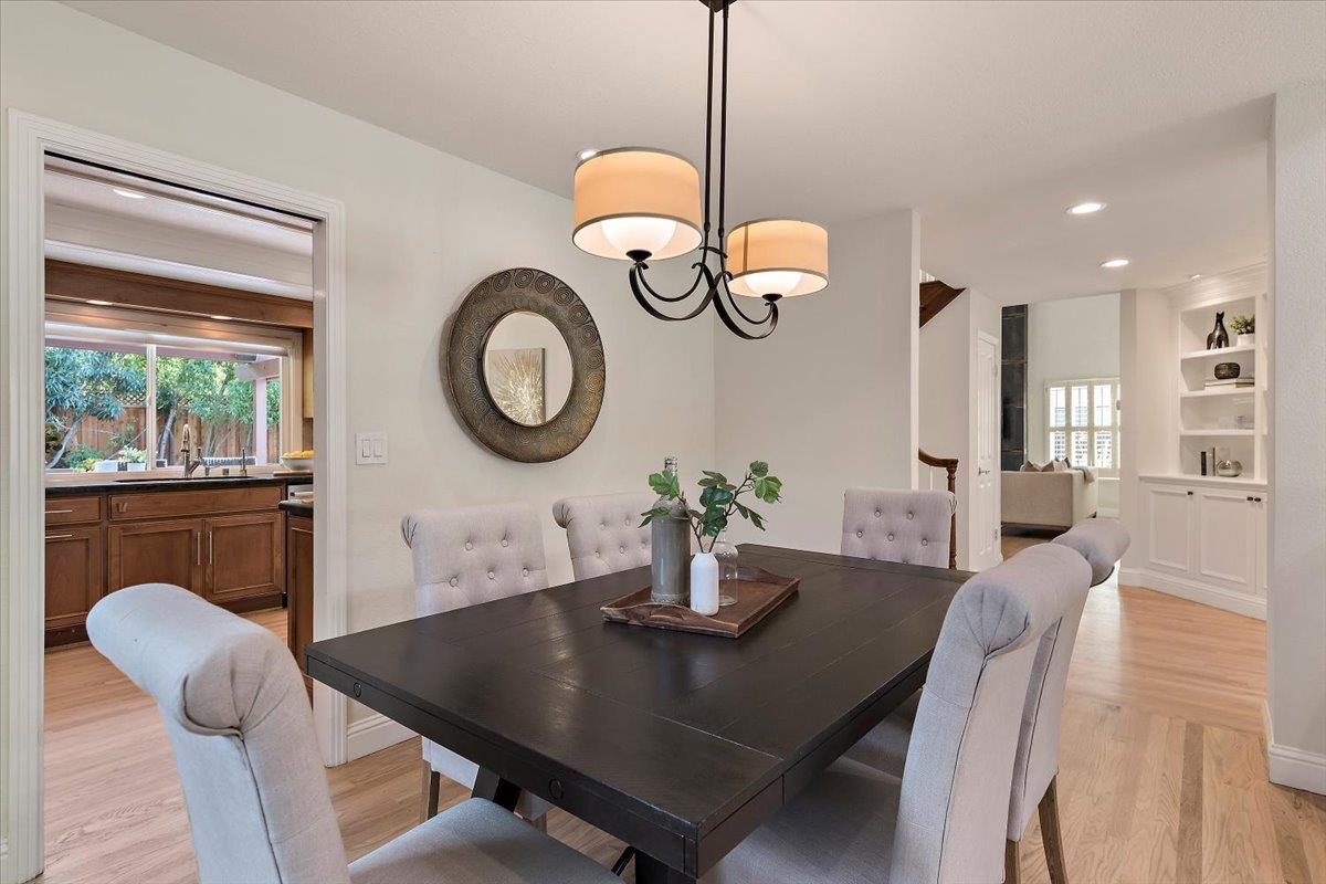 Detail Gallery Image 6 of 36 For 441 Apricot Ln, Mountain View,  CA 94040 - 4 Beds | 2/1 Baths