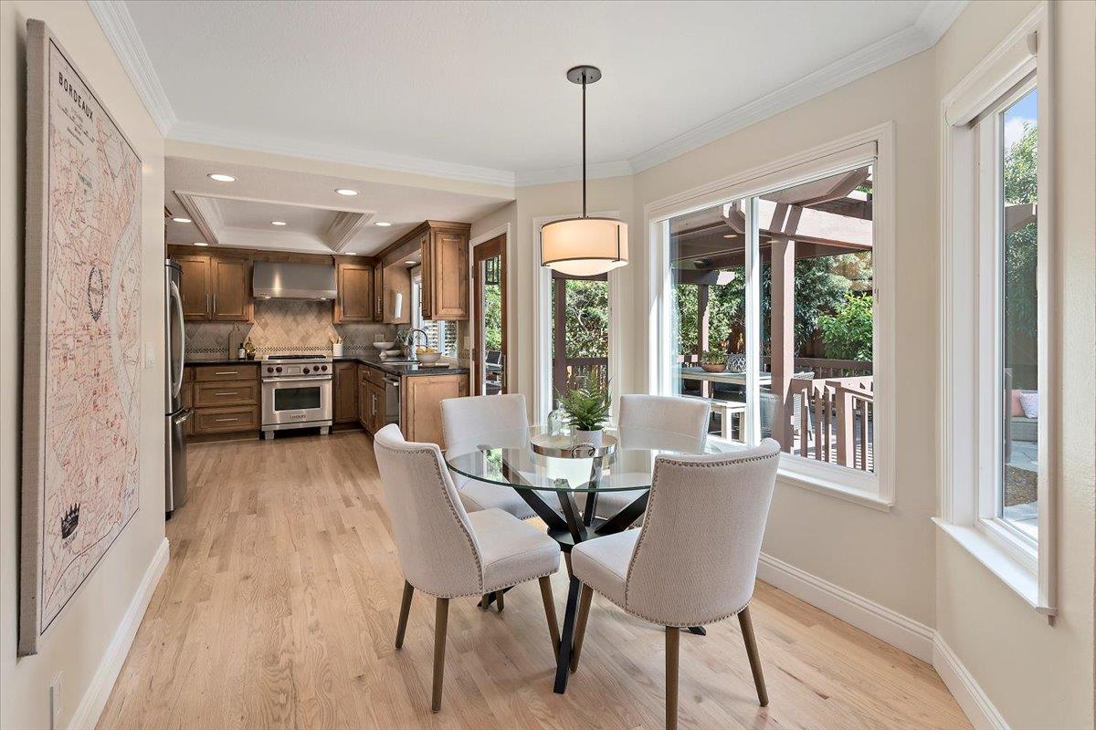 Detail Gallery Image 7 of 36 For 441 Apricot Ln, Mountain View,  CA 94040 - 4 Beds | 2/1 Baths