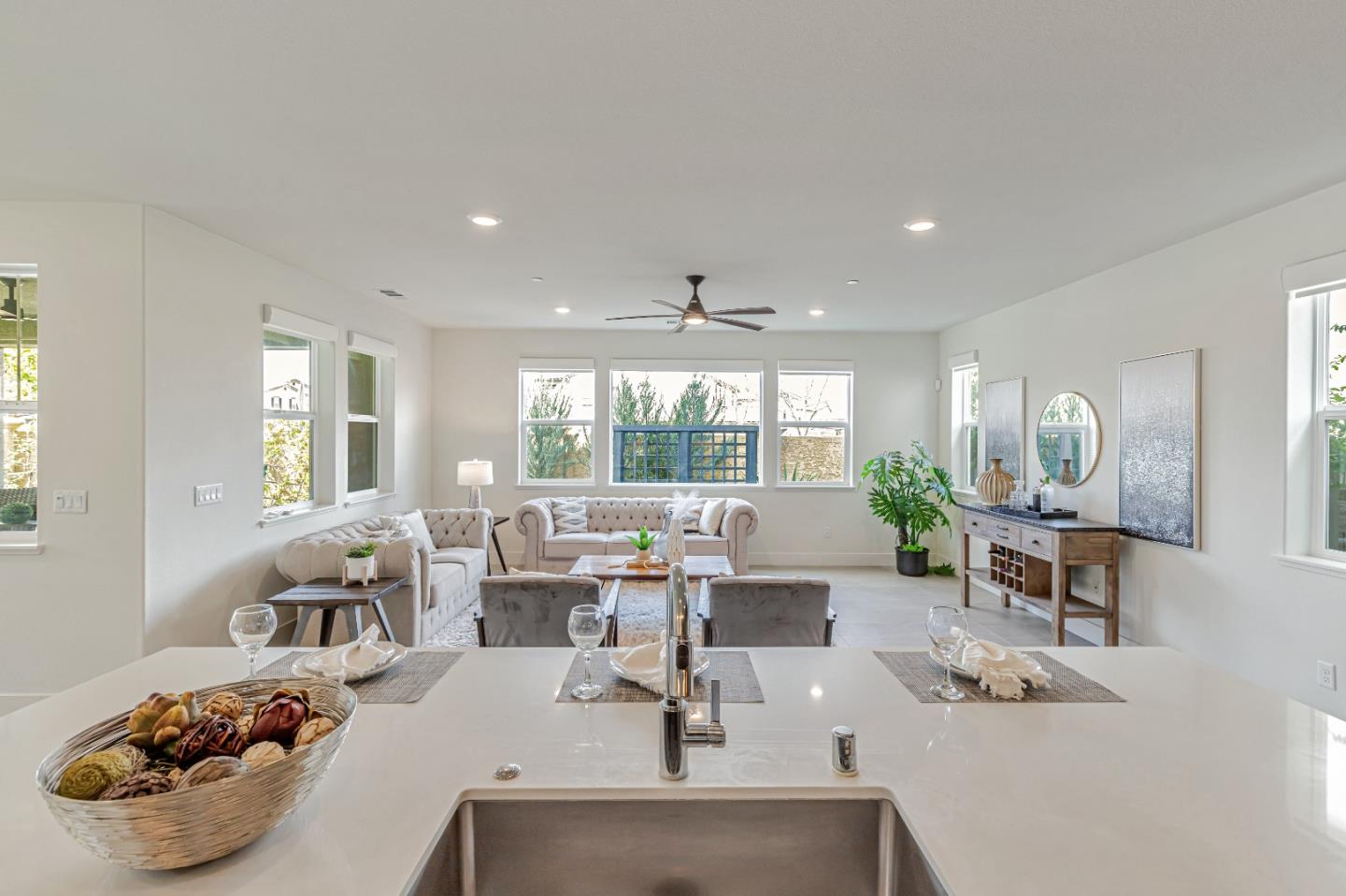 Detail Gallery Image 11 of 67 For 7150 Kirigin Way, Gilroy,  CA 95020 - 4 Beds | 3 Baths