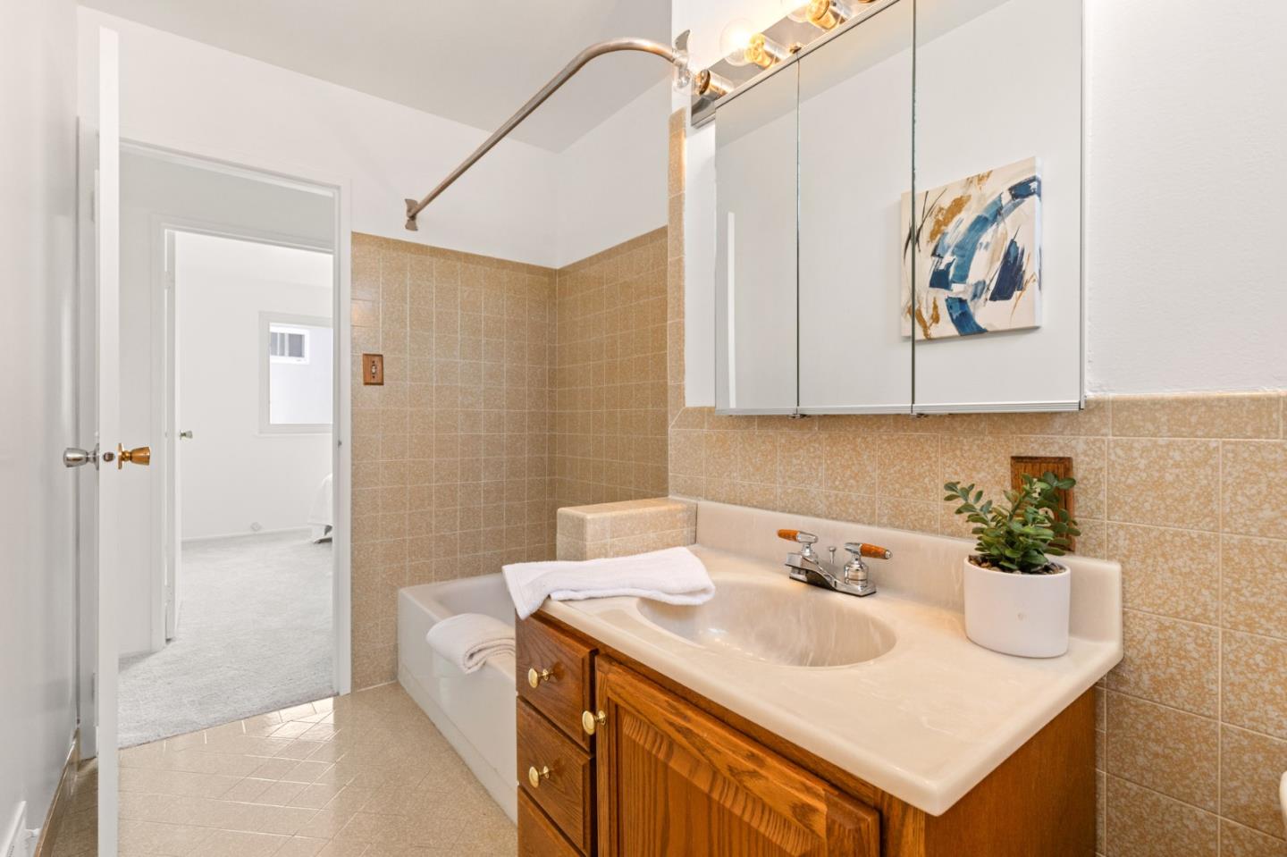 Detail Gallery Image 16 of 28 For 483 Andover Dr, Pacifica,  CA 94044 - 3 Beds | 3 Baths