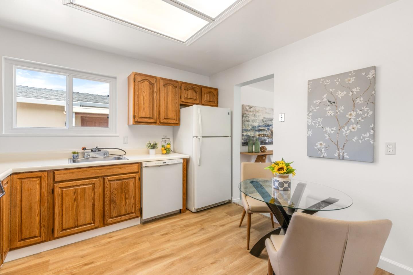 Detail Gallery Image 6 of 28 For 483 Andover Dr, Pacifica,  CA 94044 - 3 Beds | 3 Baths