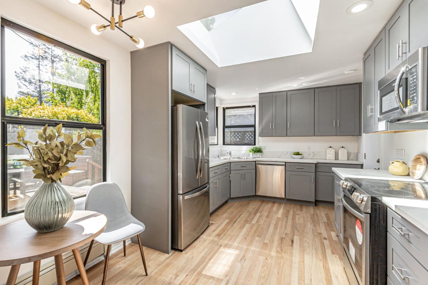 Detail Gallery Image 21 of 59 For 928 Peggy Ln, Menlo Park,  CA 94025 - 4 Beds | 2 Baths