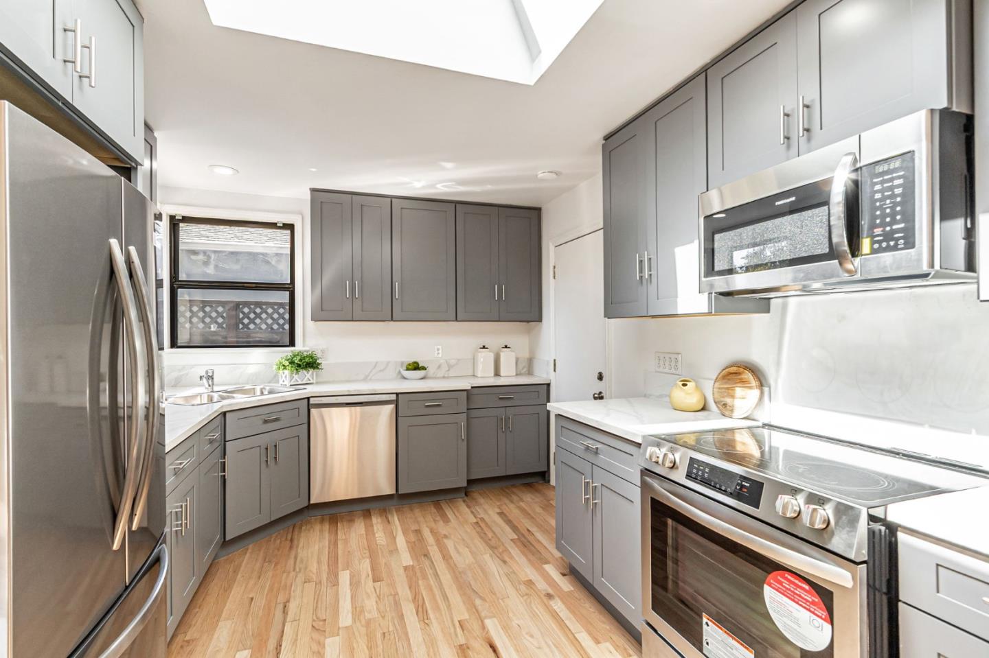 Detail Gallery Image 24 of 59 For 928 Peggy Ln, Menlo Park,  CA 94025 - 4 Beds | 2 Baths