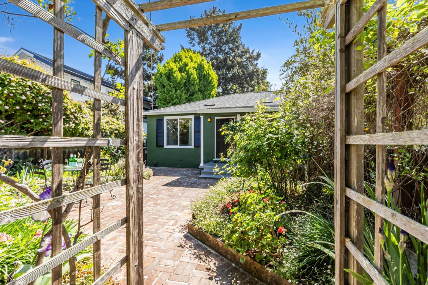 Detail Gallery Image 3 of 59 For 928 Peggy Ln, Menlo Park,  CA 94025 - 4 Beds | 2 Baths