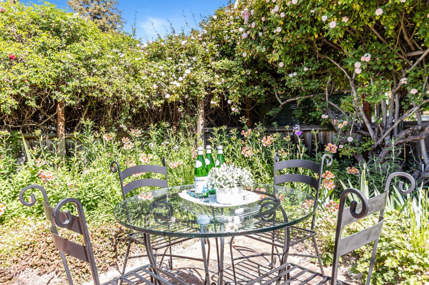 Detail Gallery Image 5 of 59 For 928 Peggy Ln, Menlo Park,  CA 94025 - 4 Beds | 2 Baths