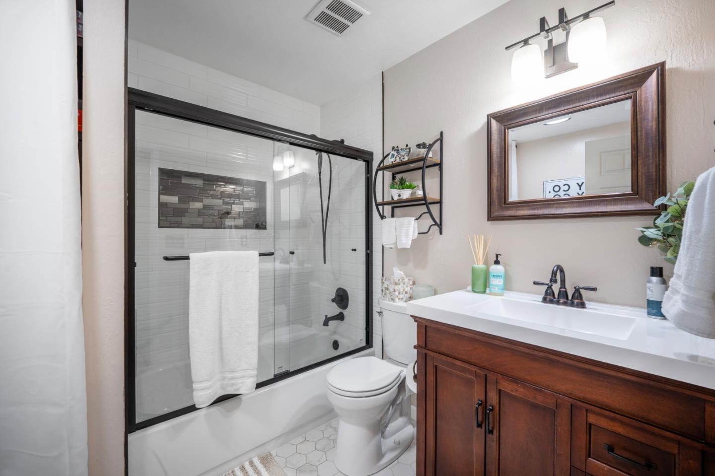 Detail Gallery Image 12 of 29 For 16652 Lone Hill Dr, Morgan Hill,  CA 95037 - 3 Beds | 2 Baths