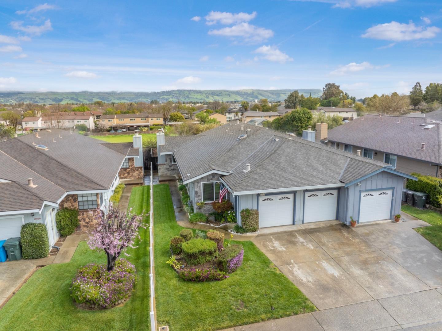 Detail Gallery Image 4 of 29 For 16652 Lone Hill Dr, Morgan Hill,  CA 95037 - 3 Beds | 2 Baths