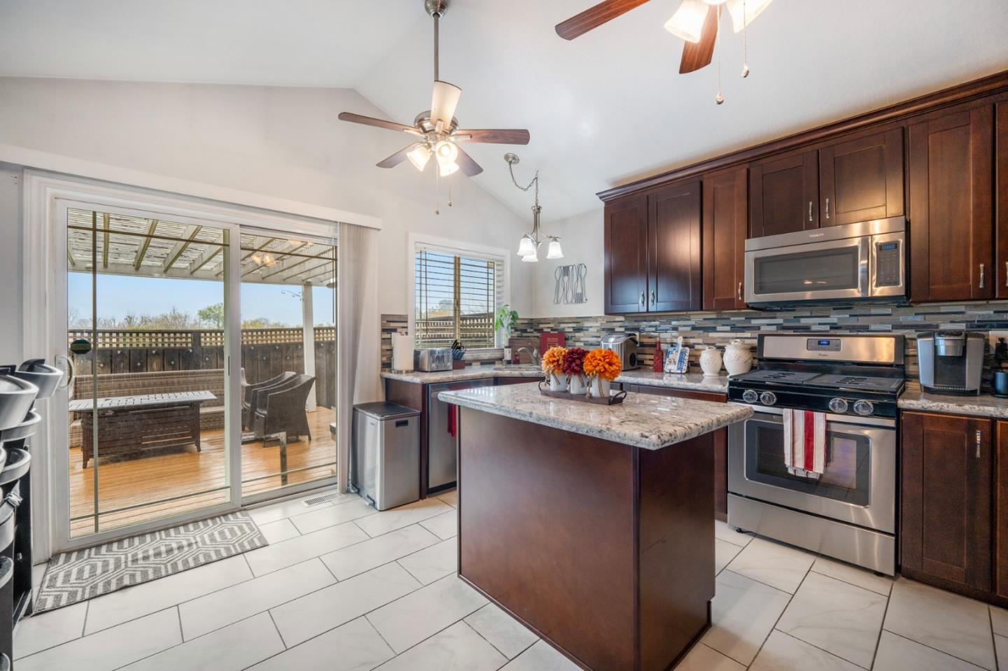 Detail Gallery Image 7 of 29 For 16652 Lone Hill Dr, Morgan Hill,  CA 95037 - 3 Beds | 2 Baths