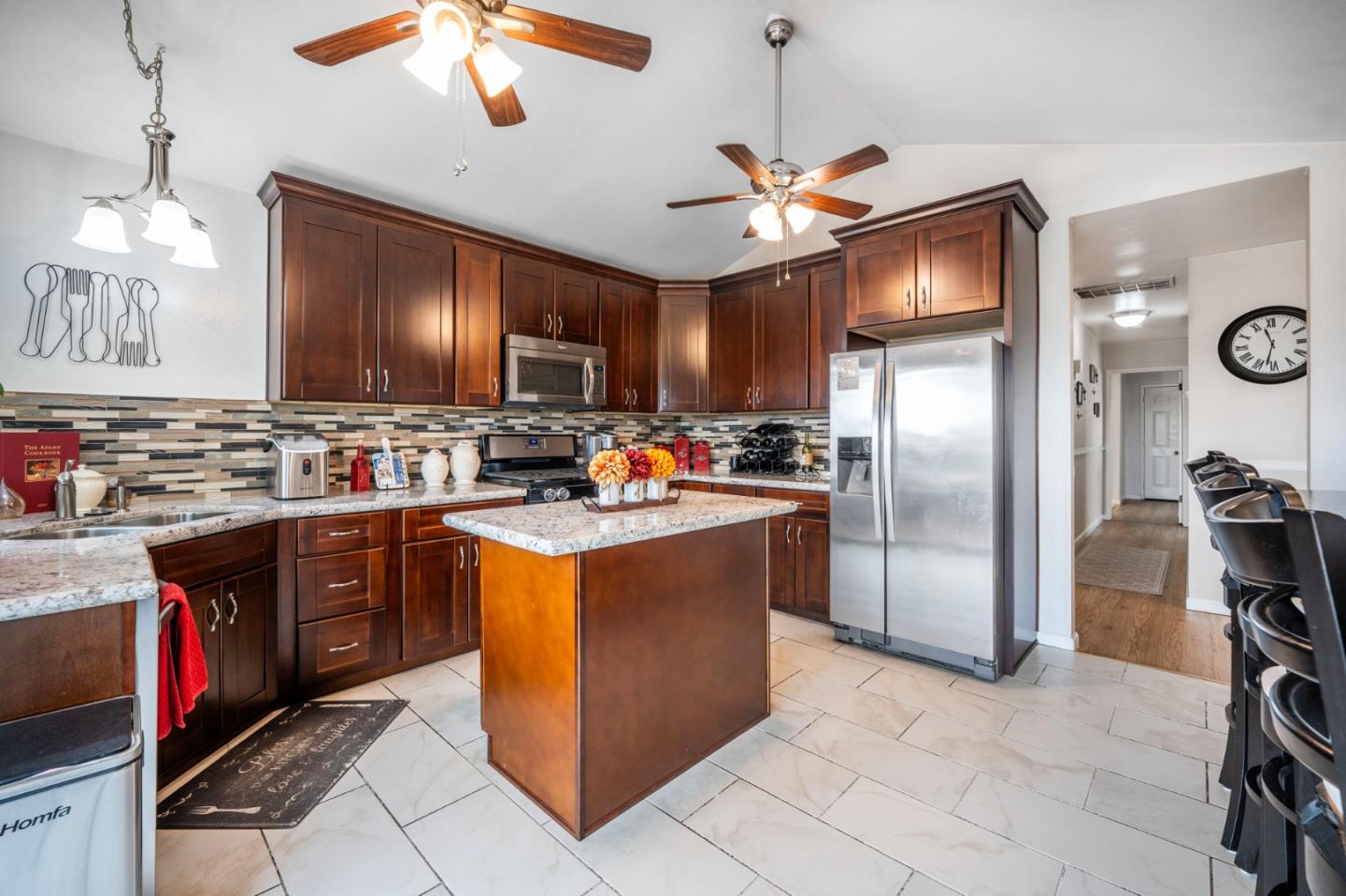 Detail Gallery Image 8 of 29 For 16652 Lone Hill Dr, Morgan Hill,  CA 95037 - 3 Beds | 2 Baths