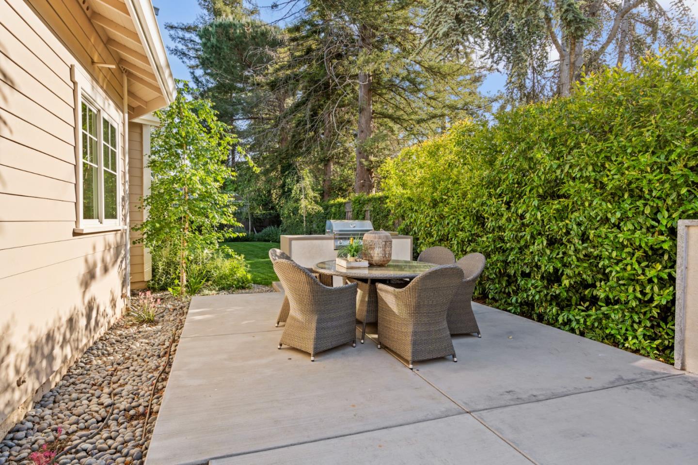 Detail Gallery Image 62 of 91 For 2002 Sunnyview Ln, Mountain View,  CA 94040 - 5 Beds | 4/1 Baths