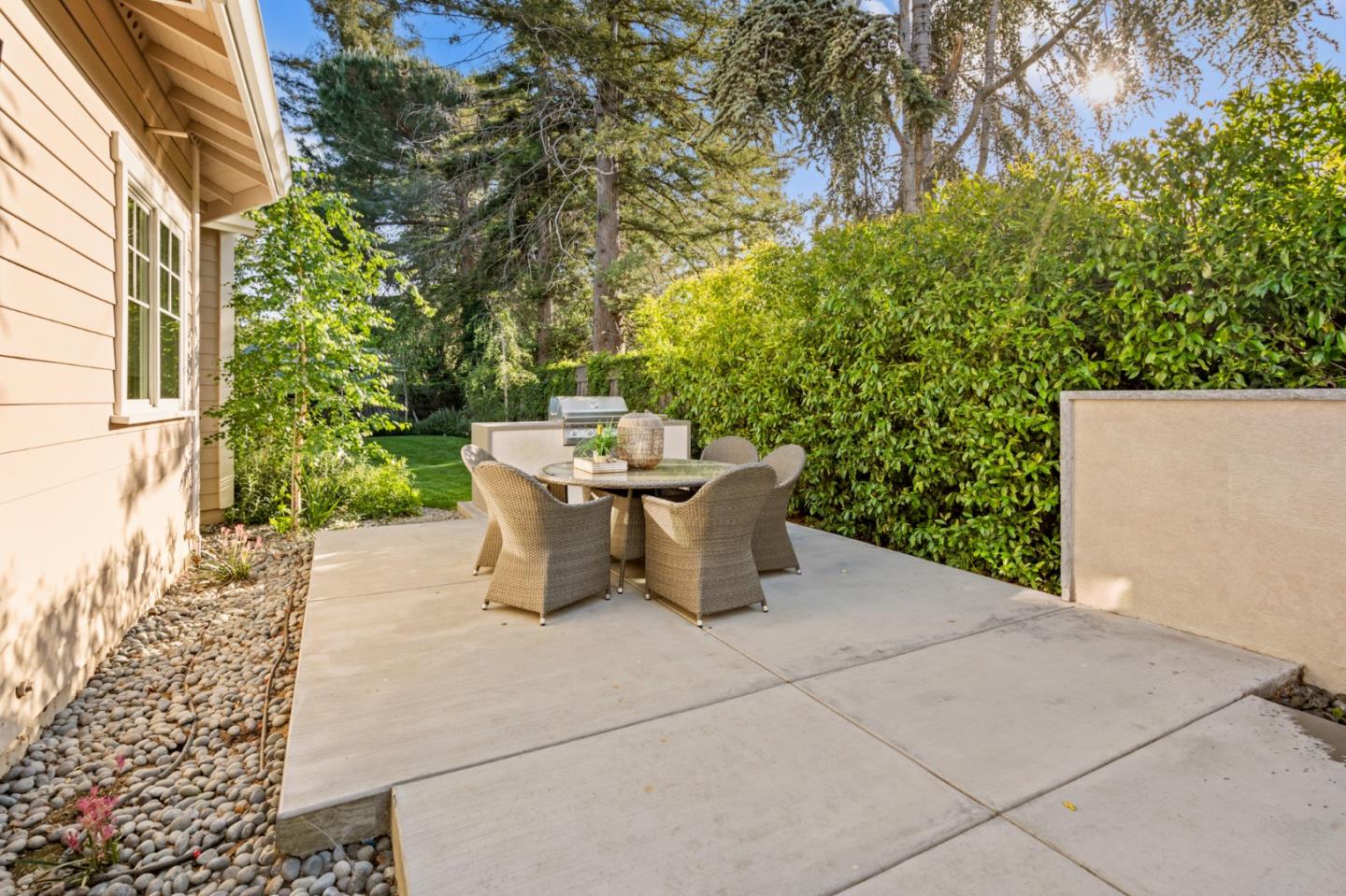 Detail Gallery Image 65 of 91 For 2002 Sunnyview Ln, Mountain View,  CA 94040 - 5 Beds | 4/1 Baths