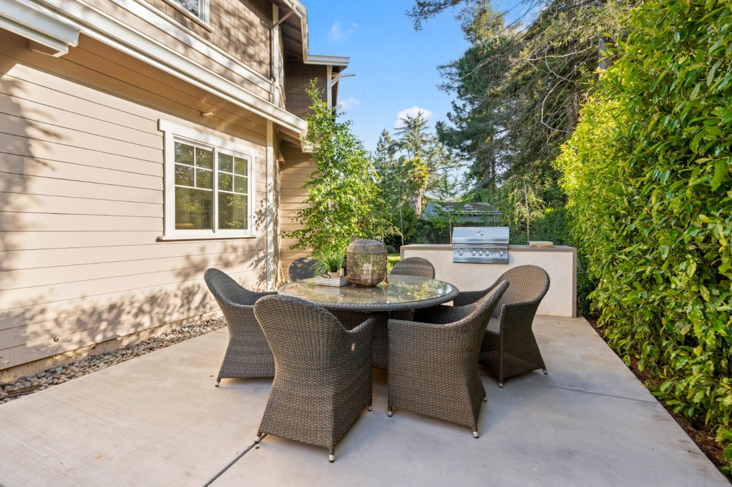 Detail Gallery Image 66 of 91 For 2002 Sunnyview Ln, Mountain View,  CA 94040 - 5 Beds | 4/1 Baths