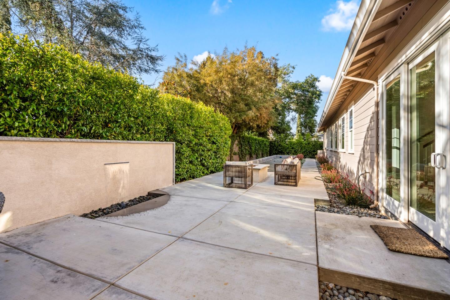 Detail Gallery Image 70 of 91 For 2002 Sunnyview Ln, Mountain View,  CA 94040 - 5 Beds | 4/1 Baths