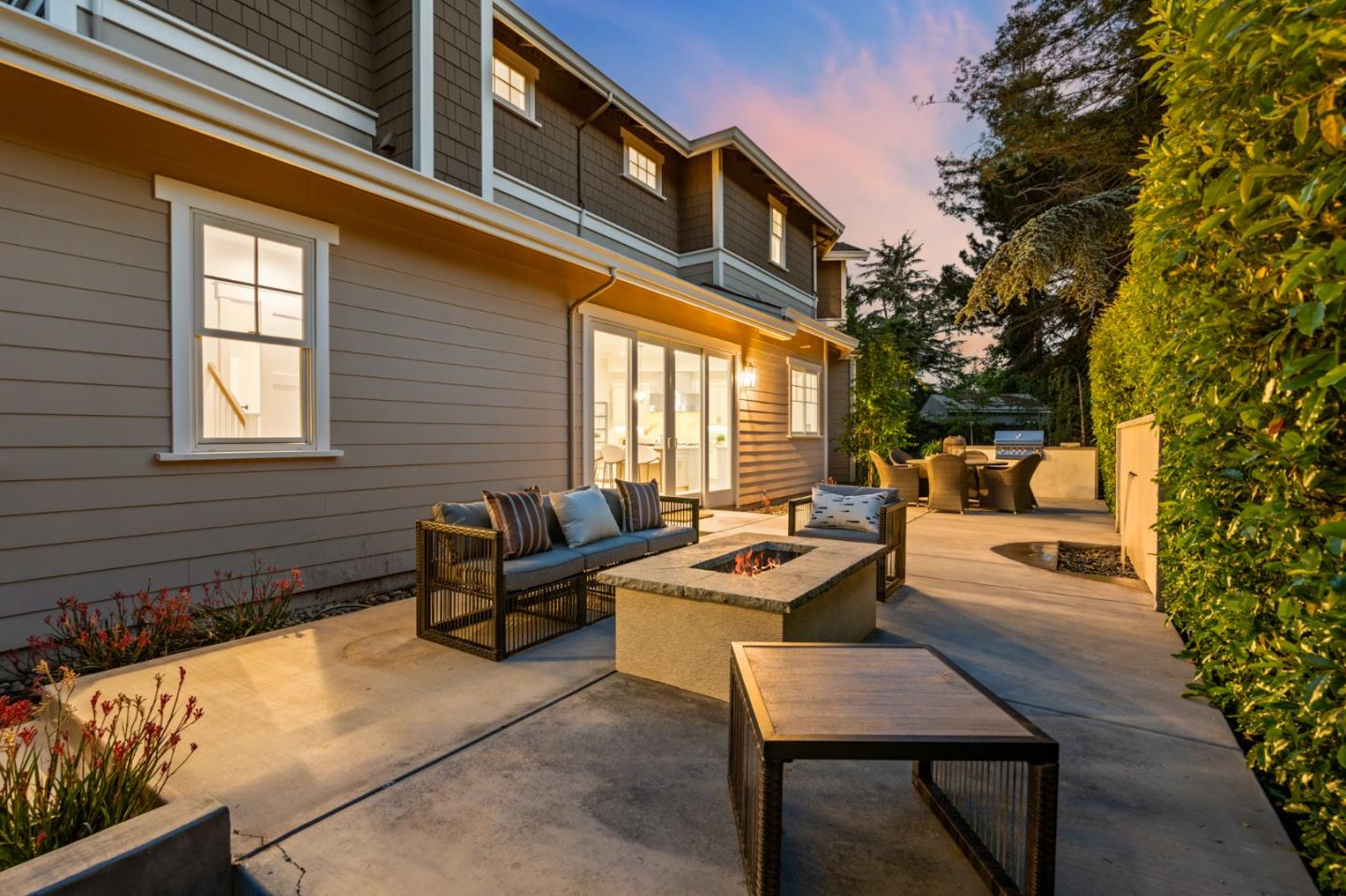 Detail Gallery Image 80 of 91 For 2002 Sunnyview Ln, Mountain View,  CA 94040 - 5 Beds | 4/1 Baths