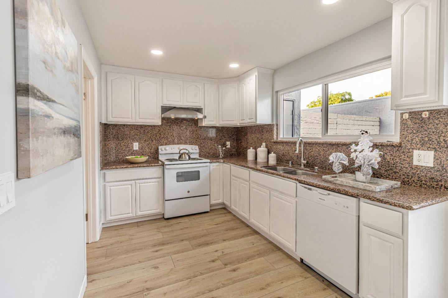 Detail Gallery Image 10 of 32 For 3293 Column Ct, San Jose,  CA 95111 - 3 Beds | 2 Baths