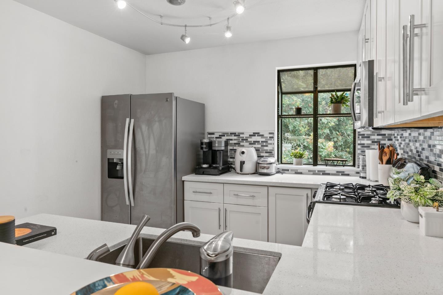 Detail Gallery Image 5 of 20 For 37000 Meadowbrook Cmn #202,  Fremont,  CA 94536 - 2 Beds | 2 Baths