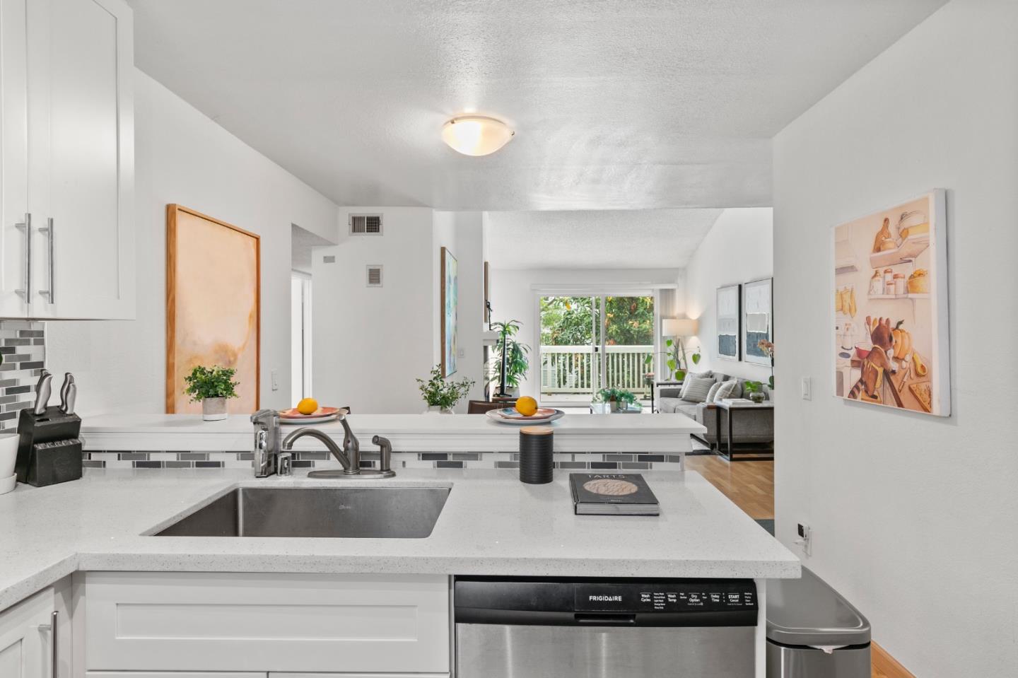 Detail Gallery Image 8 of 20 For 37000 Meadowbrook Cmn #202,  Fremont,  CA 94536 - 2 Beds | 2 Baths