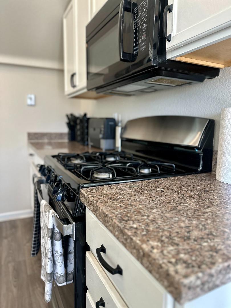 Detail Gallery Image 11 of 27 For 241 Pacifica Blvd #202,  Watsonville,  CA 95076 - 2 Beds | 1/1 Baths