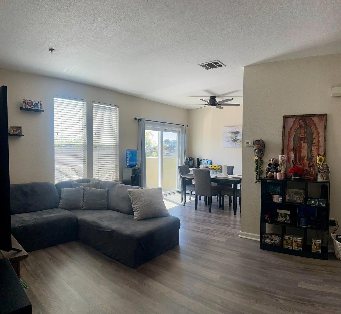 Detail Gallery Image 3 of 27 For 241 Pacifica Blvd #202,  Watsonville,  CA 95076 - 2 Beds | 1/1 Baths