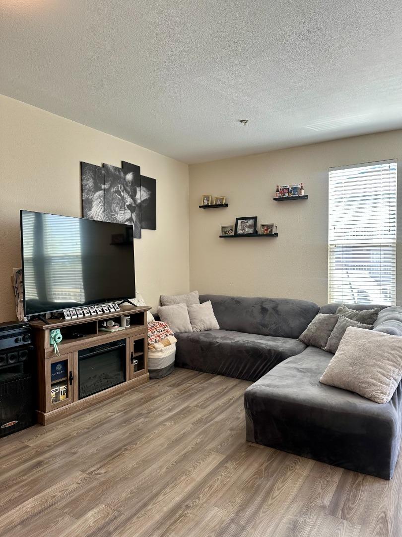 Detail Gallery Image 5 of 27 For 241 Pacifica Blvd #202,  Watsonville,  CA 95076 - 2 Beds | 1/1 Baths