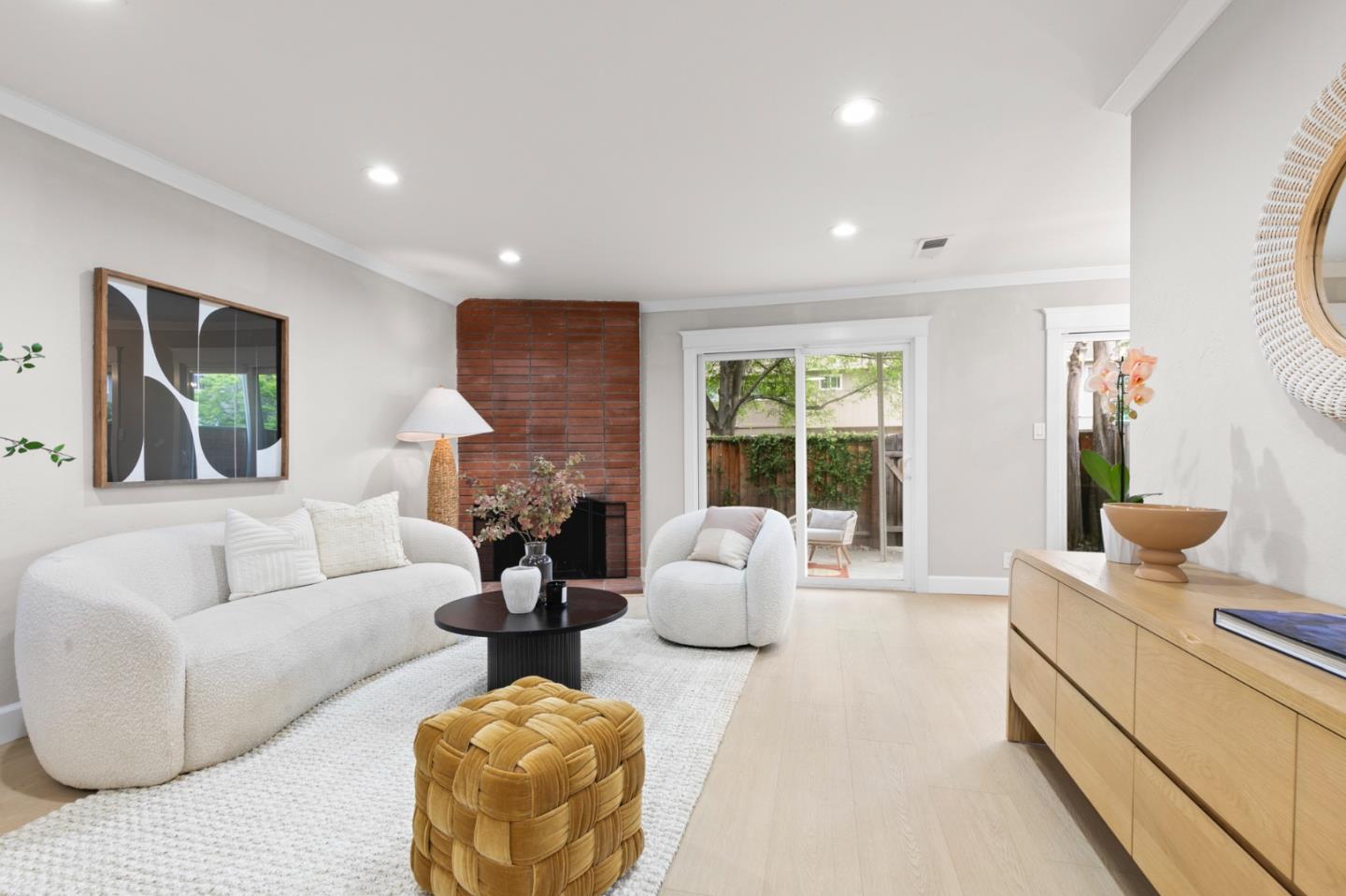 Detail Gallery Image 2 of 30 For 447 Lotus Ln, Mountain View,  CA 94043 - 3 Beds | 2 Baths