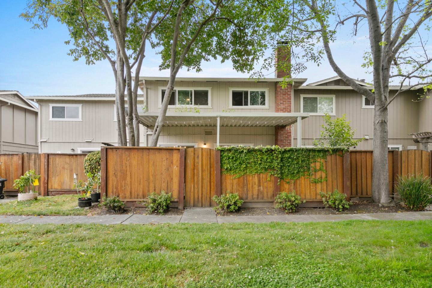 Detail Gallery Image 29 of 30 For 447 Lotus Ln, Mountain View,  CA 94043 - 3 Beds | 2 Baths