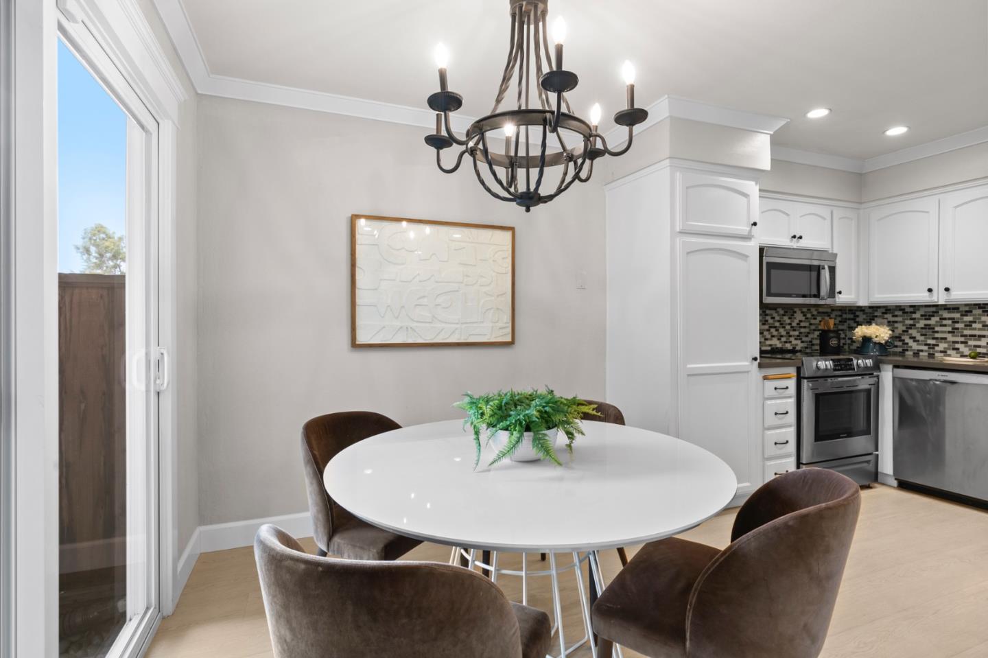 Detail Gallery Image 6 of 30 For 447 Lotus Ln, Mountain View,  CA 94043 - 3 Beds | 2 Baths